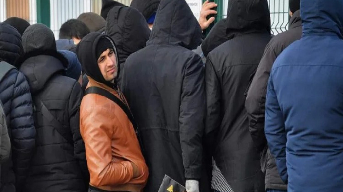 Rusiyada miqrantların yaşadıqları yerdə qeydiyyat üçün rüsum tətbiq ediləcək
