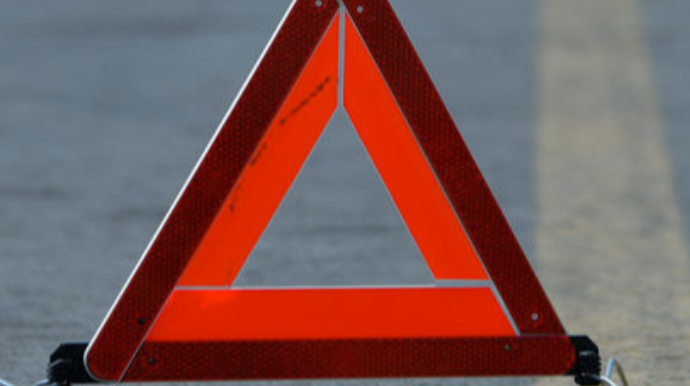 Biləsuvarda minik və yük avtomobilləri toqquşub, xəsarət alanlar var 