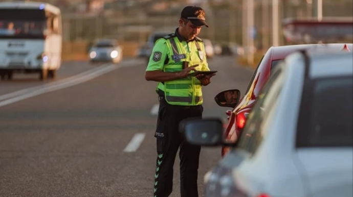 Binəqədidəki bu küçədə diqqətli olun; sağa dönənlər cərimələnəcək – VİDEO 