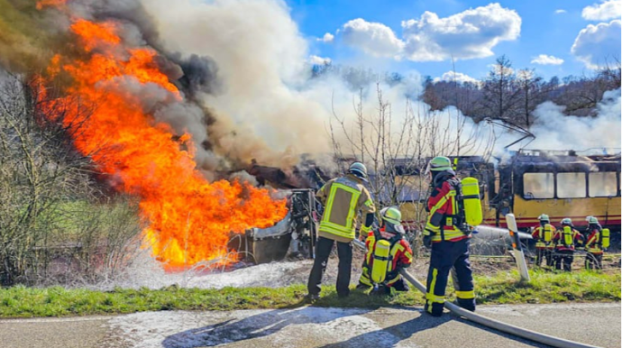 Tramvayla yanacaq tankeri toqquşdu - Ölən və xəsarət alanlar var