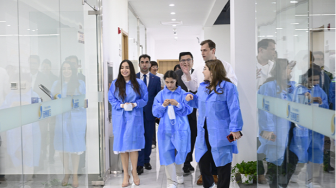 Leyla Əliyeva Çin Milli İnsan Genomu Mərkəzində - FOTO