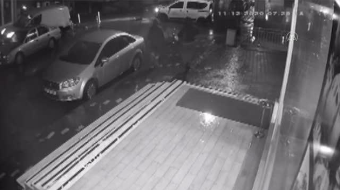 Çörək daşıyan maşın 3 avtomobilə çırpıldı – ANBAAN - VİDEO