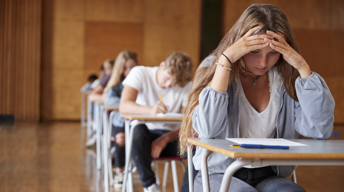 Rus bölməsinin abituriyentləri üçün qəbul imtahanı qaydası dəyişdirilib