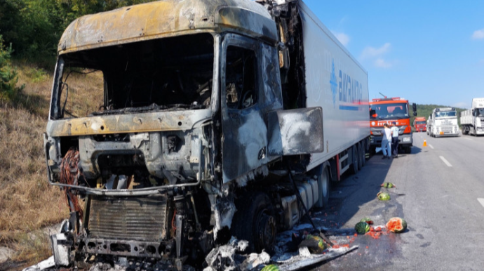 Azərbaycandan Ukraynaya qarpız daşıyan TIR yandı 