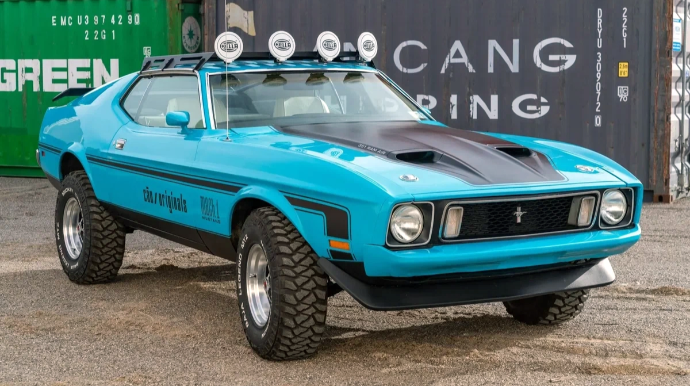 Köhnə "Mustang"ı SUV-a çevirib satışa çıxardılar - FOTOLAR