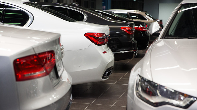 İcra Hakimiyyəti 180 min manatlıq minik avtomobilləri aldı 