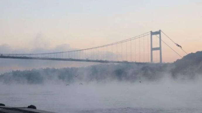 Duman İstanbulda nəqliyyatı iflic etdi - FOTOLAR 