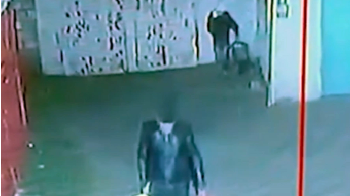 В Сумгайыте задержаны двое подозреваемых в краже из дома - ВИДЕО