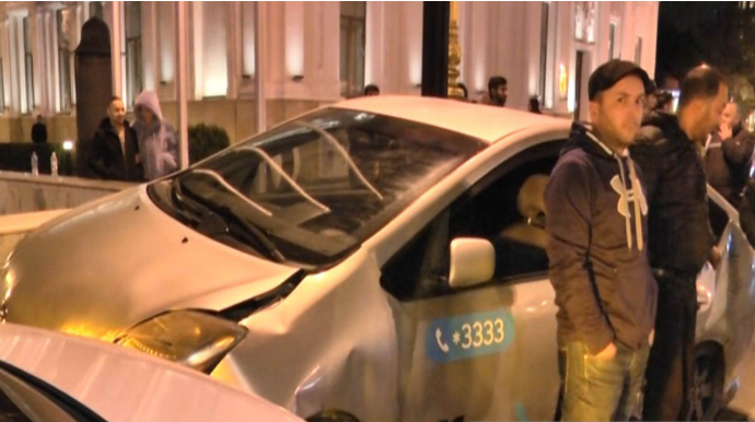 Bakının mərkəzində dörd avtomobil toqquşub, xəsarət alan var - FOTO 