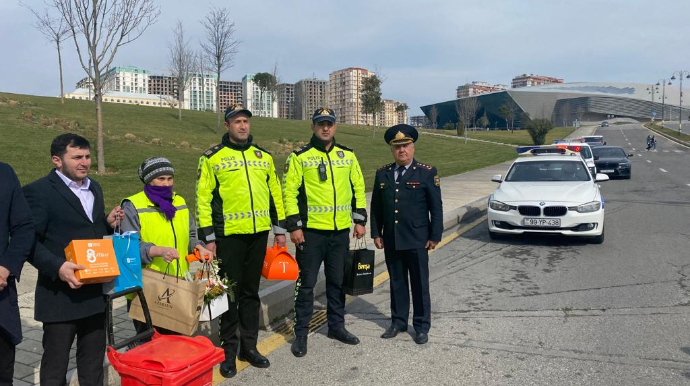 Yol polisi qadınları unutmadı -  Bayram təbriki  - FOTO - VİDEO