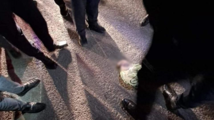 Masazırda yeni doğduğu körpəsini asfaltın üstünə atan anadan YENİ XƏBƏR   - FOTO