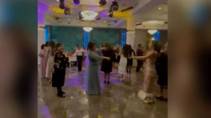 "Neolit"də toy oldu;  mərasim aparıcısı koronavirus xəstəsi çıxıb - VİDEO 