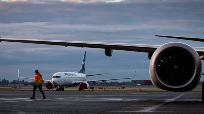 Rusiyada sərnişin təyyarəsi məcburi eniş etdi 