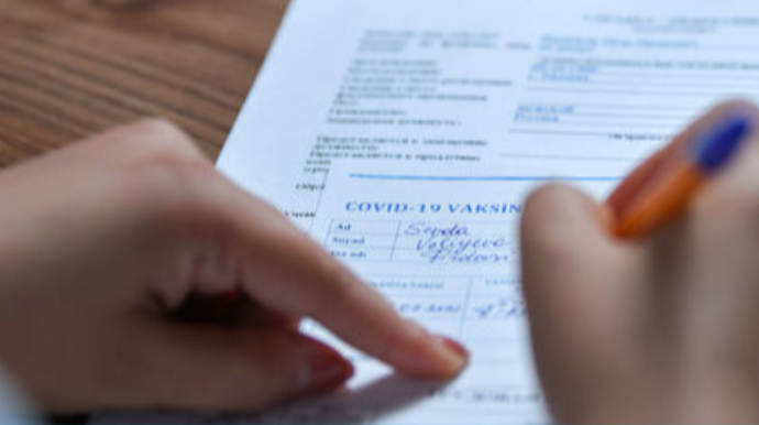 Xarici ölkədə vaksin olunanlar Azərbaycanda sistemə düşə bilmir? - AÇIQLAMA 