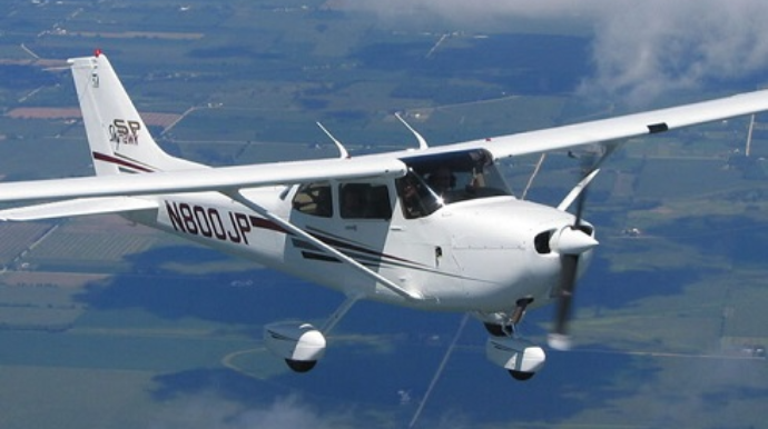 Təyyarə qəzaya uğradı; pilot xəstəxanada öldü 