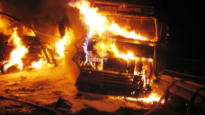 Ermənistanda hərbçiləri daşıyan avtomobil yanıb, polkovnik ölüb 