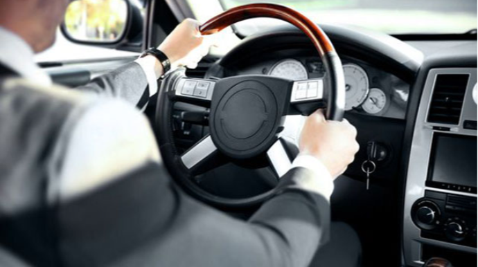 Sürücü sükan arxasında öldü: Maşın 2 avtobusla toqquşdu - FOTO