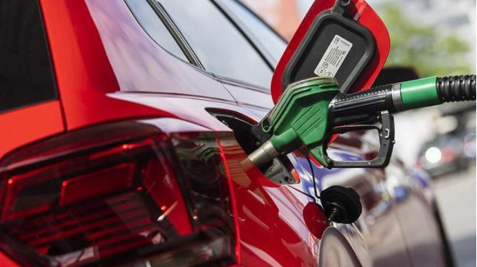 Almaniyada benzinin qiyməti ölkə tarixindəki ən yüksək həddə çatıb