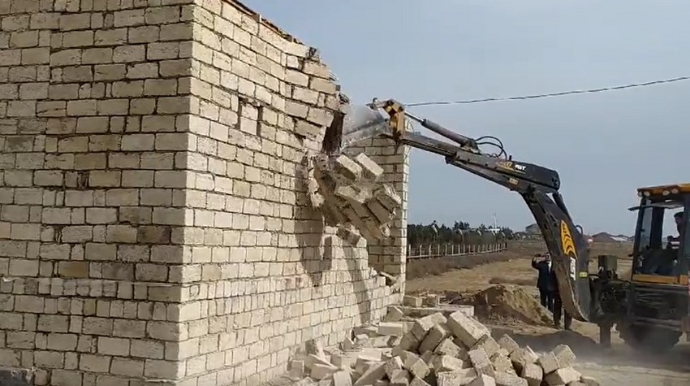 Qalada qanunsuz tikililər sökülüb  - VİDEO