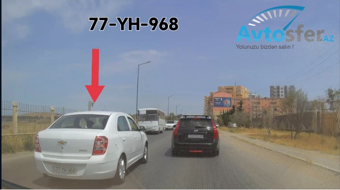 İki dəfə əks yola çıxan sürücü maşınların üzərinə sürdü - VİDEO