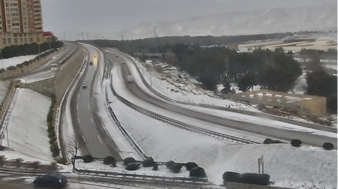 Buza görə bağlanan yol açıldı - FOTO