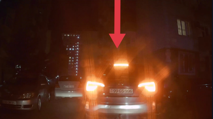 Öz rahatlığını düşünən sürücü yolu bağlayıb hərəkətə mane oldu - VİDEO