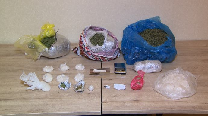 Narkotikləri evindəki soyuducuda gizlədən şəxs saxlanılıb - FOTO - VİDEO