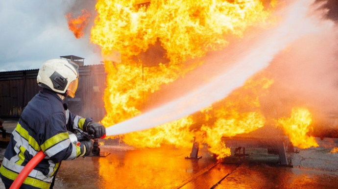 Bakıda təkər tullantıları yanır