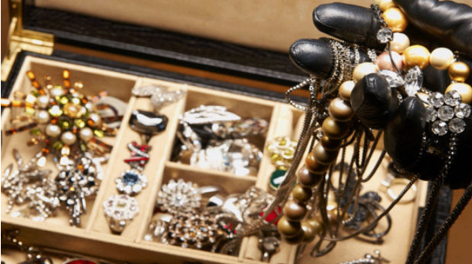 В Гобустанском районе мужчина обокрал своего родственника