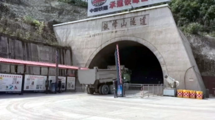 Из-за взрыва на площадке строящегося автомобильного тоннеля погибли 4 человека 