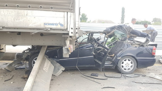 Ağdaşda minik və yük avtomobilləri toqquşub, 3 nəfər ölüb, bir nəfər xəsarət alıb - FOTO - VİDEO