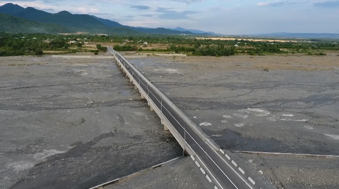 Qəbələdə 2 milyon manatlıq körpünün tikintisi yekunlaşıb - FOTO 