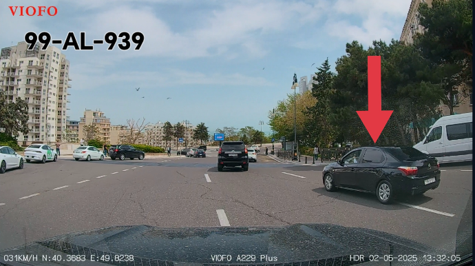 В Баку водитель нарушил ряд правил и попал на камеру - 99-AL-939 - ВИДЕО 