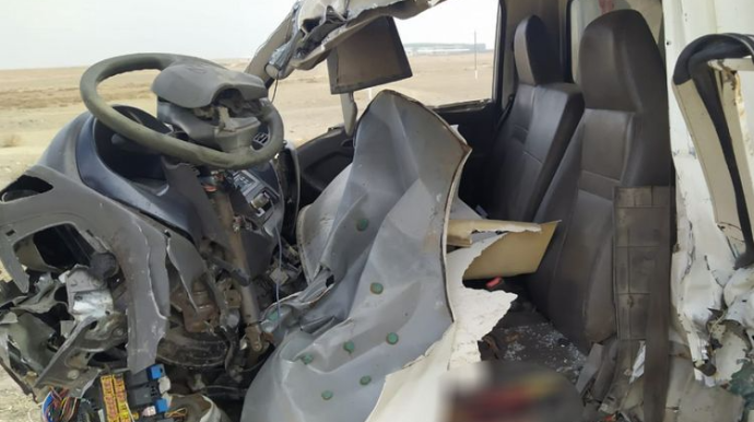 Siyəzəndə yük maşını aşıb, sürücü ölüb