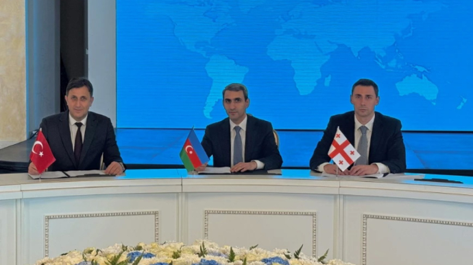 Подписан Меморандум о взаимопонимании по грузоперевозкам по ж/д Баку-Тбилиси-Карс - ФОТО