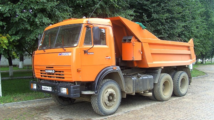 16 ton artıq yüklənmiş KAMAZ 13 maşını əzdi 
