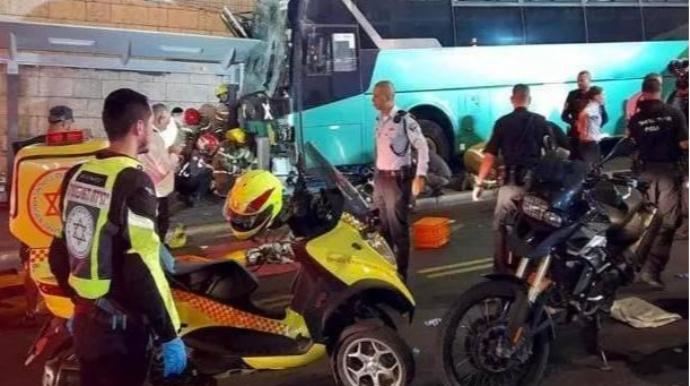 İdarəetməni itirən avtobus piyadaları vurdu - VİDEO 