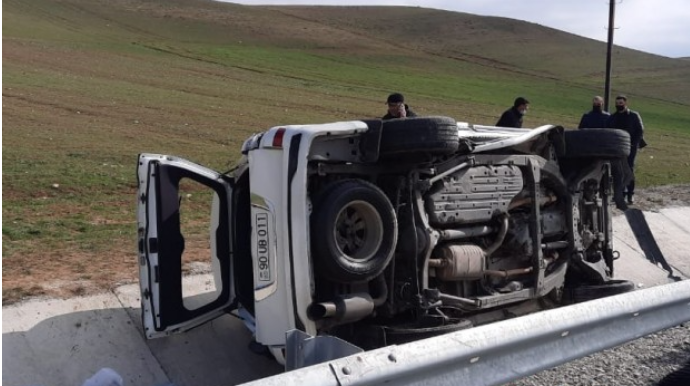 Bakı-Şamaxı yolunda "Lexus" aşdı - FOTO