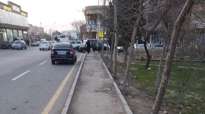 Xırdalanda beş aydır işıqlandırılmayan park, səkisi asfaltlanmayan yol - FOTO 