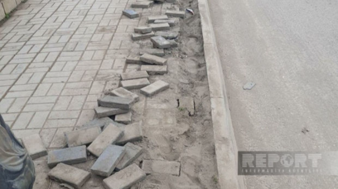 Biləsuvarda yolkənarı səkilər və istinad divarları bərbad vəziyyətə düşüb   - FOTO