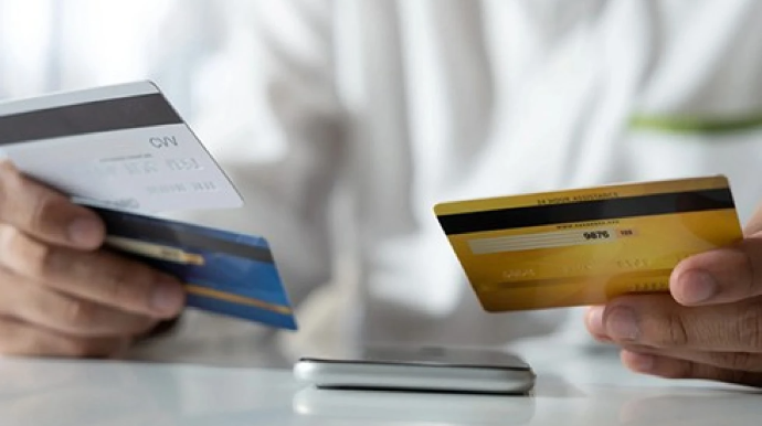 Bank kartlarından silsilə oğurluqlar edənlər saxlanıldı 