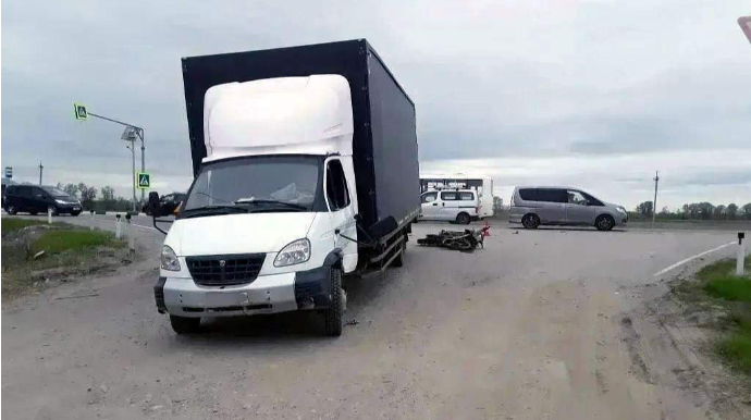 Qayda pozan motosikletçi ağır qəzaya düşdü - VİDEO 