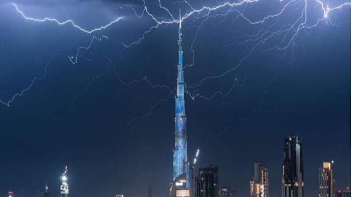 Bu ölkədəki küçəyə həmişə yağış yağacaq