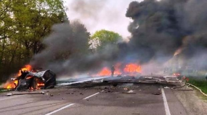 Tanker traktorla toqquşdu: 6 ölü, 24 yaralı    - VİDEO