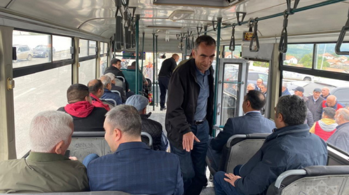 Suraxanıda marşrut çatışmazlığı: "Hər gün taksidən istifadə etmək mümkünsüzdür" - FOTO
