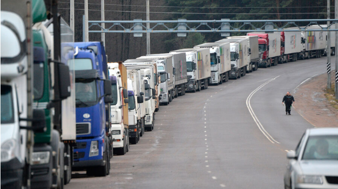 Polşa-Ukrayna sərhədində minlərlə yük maşını növbədədir 