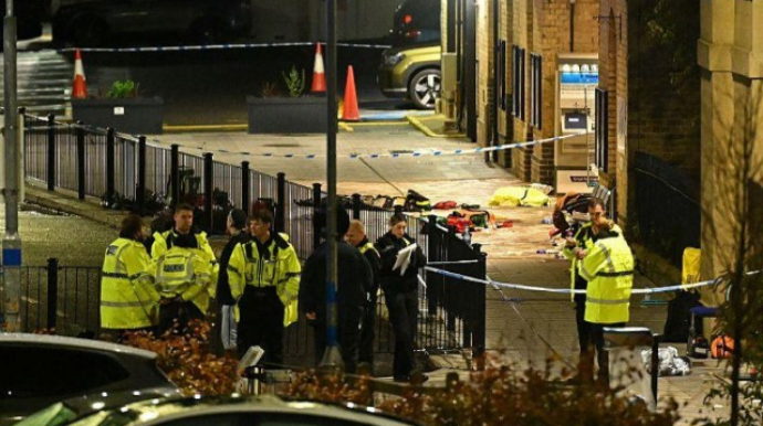 İngiltərədə qatarda kütləvi bıçaqlanma - Yaralılar var