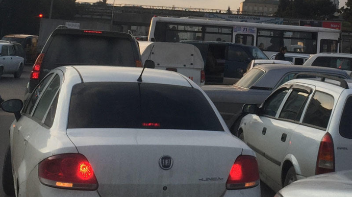 Nəqliyyat ekspertindən Bakıda tıxaca son qoyacaq maraqlı TƏKLİF 