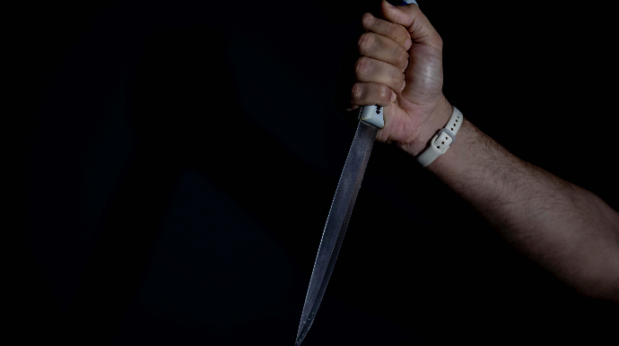 Yeyib-içmək məclisində qadına 16 bıçaq vurdu