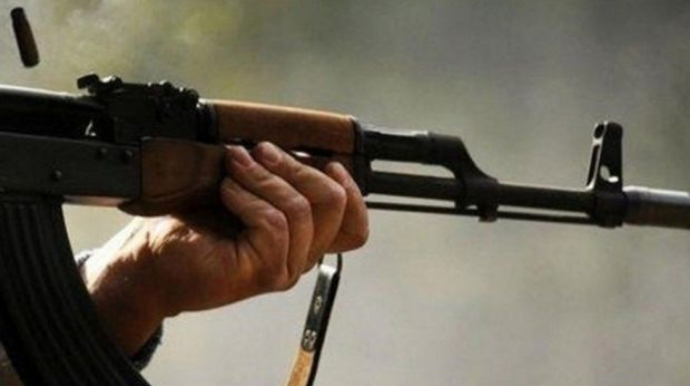 Ermənistanda hərbçi həmyerlisinə avtomatdan atəş açıb